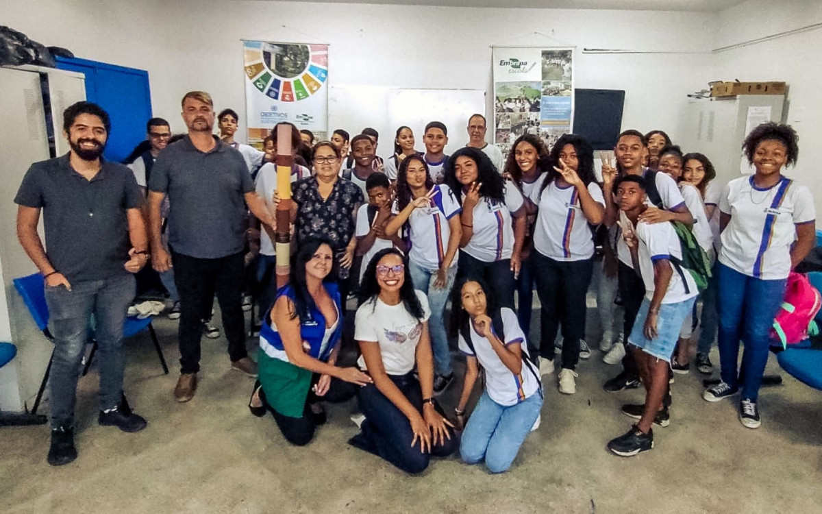 Os alunos da Escola Municipal Professora Edyr Ribeiro participaram de uma palestra sobre a importância da preservação do solo