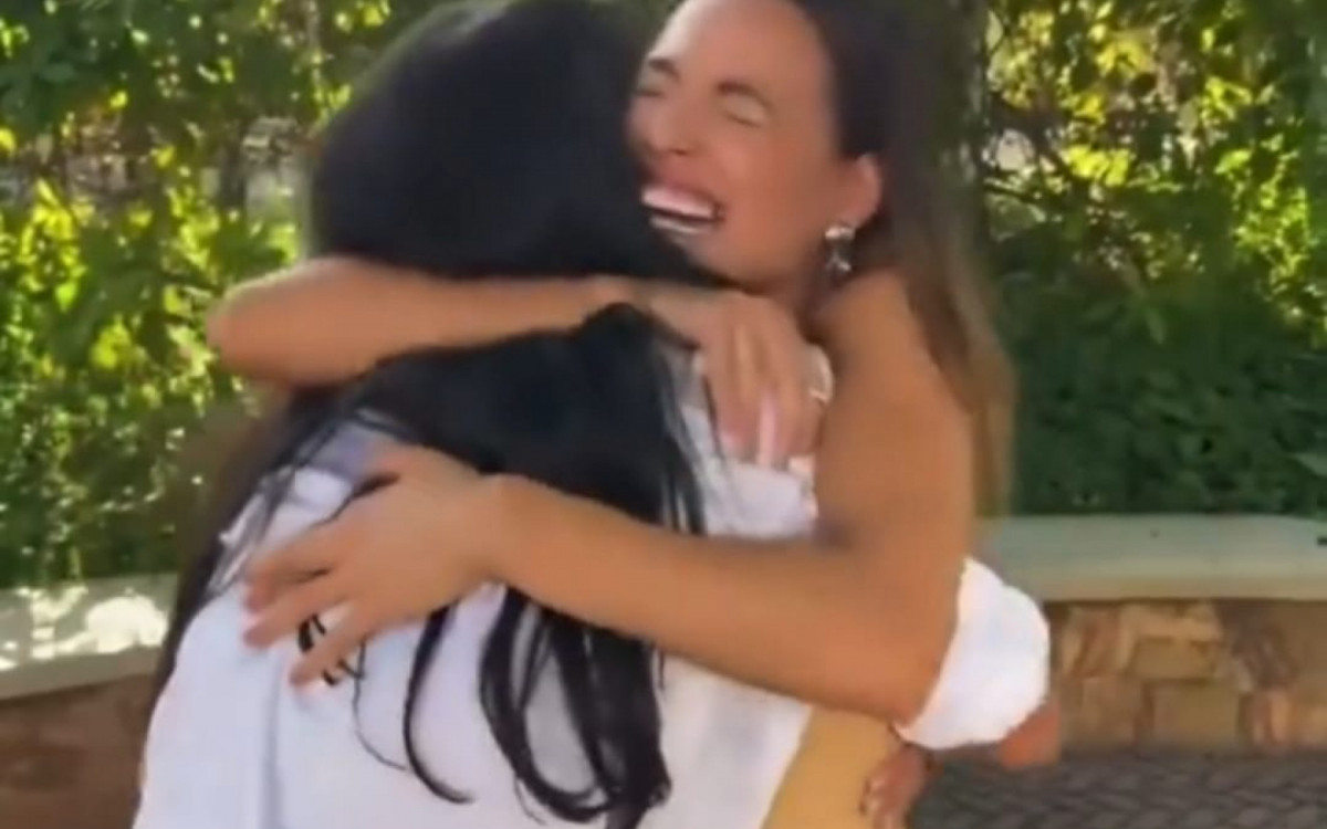 Beatriz e Alane se abraçam fora do BBB 24 - Reprodução/Instagram