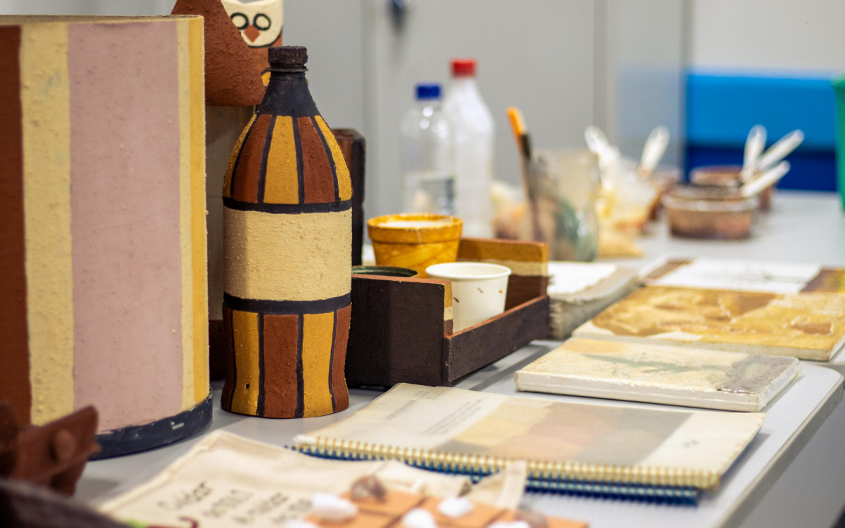 Também foram apresentados alguns materiais lúdicos, principalmente papel machê e a tinta de solo