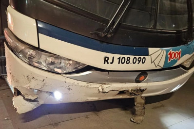 Acidente de carro e ônibus com destino a Itaperuna