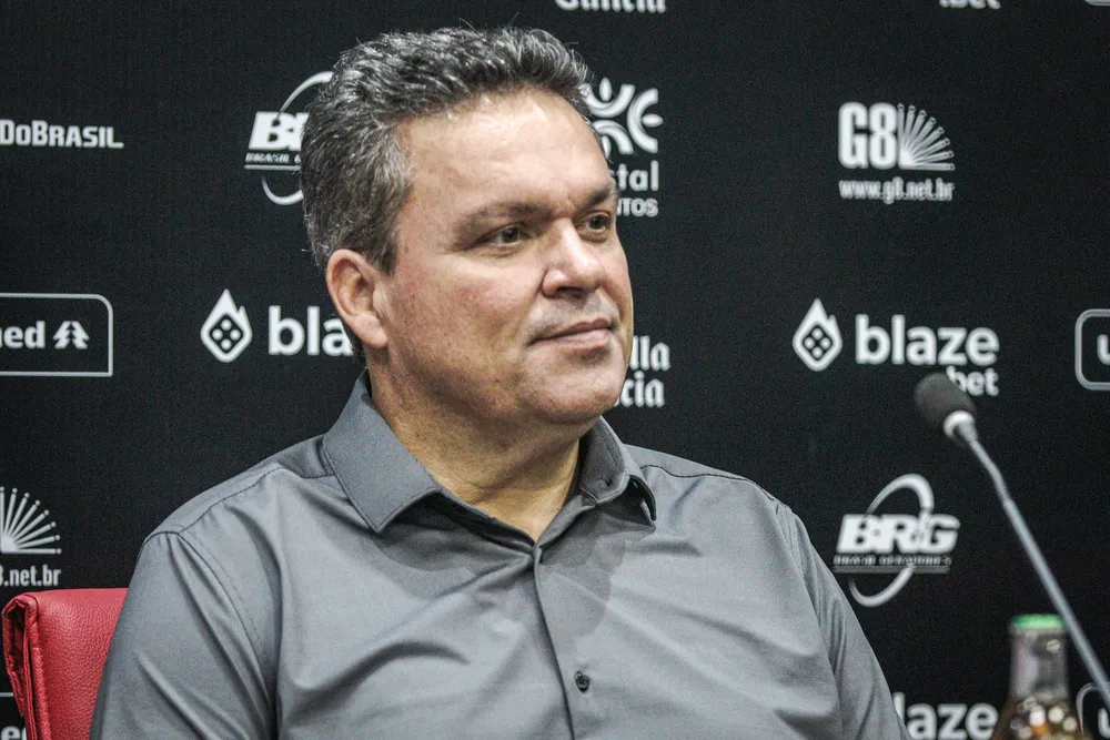 Presidente de clube da Série A não quer paralisação do Brasileirão: 'Ficar chorando, sofrendo?'