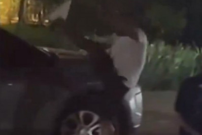 Vídeo: Carlos Alberto quebra retrovisores de carro dentro de condomínio de luxo na Barra da Tijuca