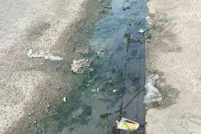 Moradores do bairro Trindade reclamam de bueiro e esgoto à céu aberto