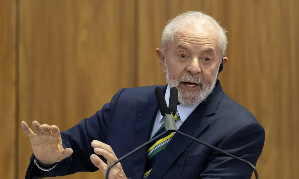 Lula se reúne com presidente da Colômbia e cumpre agendas em Bogotá nesta quarta-feira