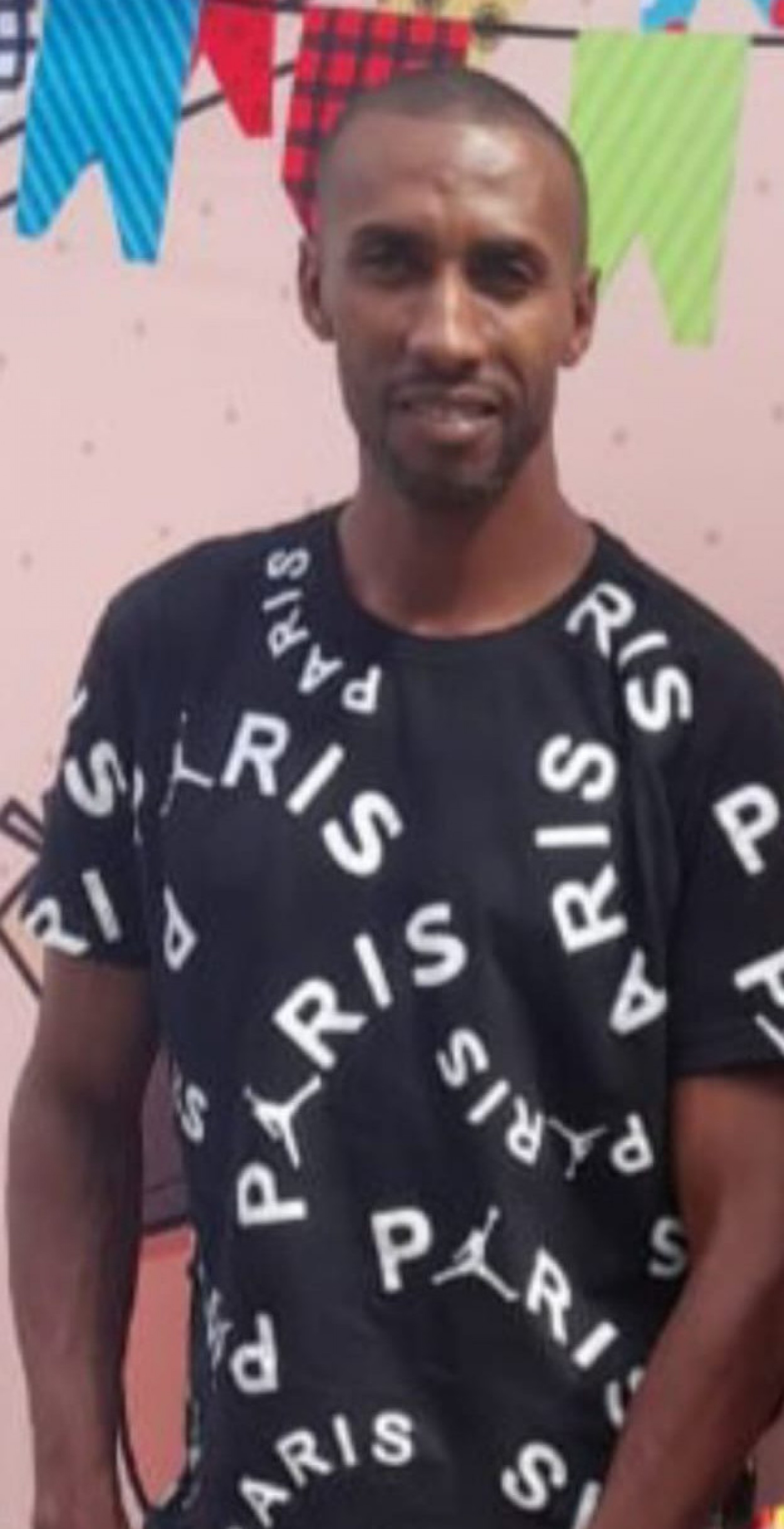 Corpo de Edmilson foi encontrado com a mesma blusa que usa na foto - Reprodução