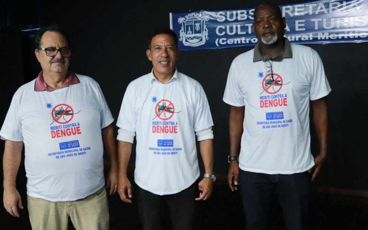 Da esquerda para a direita: Wanderley Menezes coordenador da Vigilância Ambiental de SJM, Emilson Xexéu diretor da Vigilância Sanitária e José Carlos Julião coordenador do combate ao mosquito da dengue no município