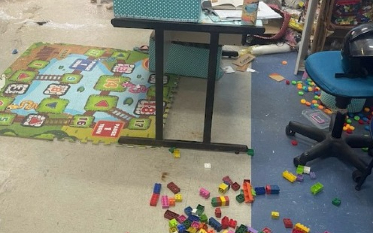 Diversos objetos foram destruídos durante invasão de criminosos a escola em Sepetiba