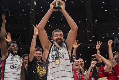 Olivinha, ídolo do basquete do Flamengo, anuncia aposentadoria ao fim da temporada