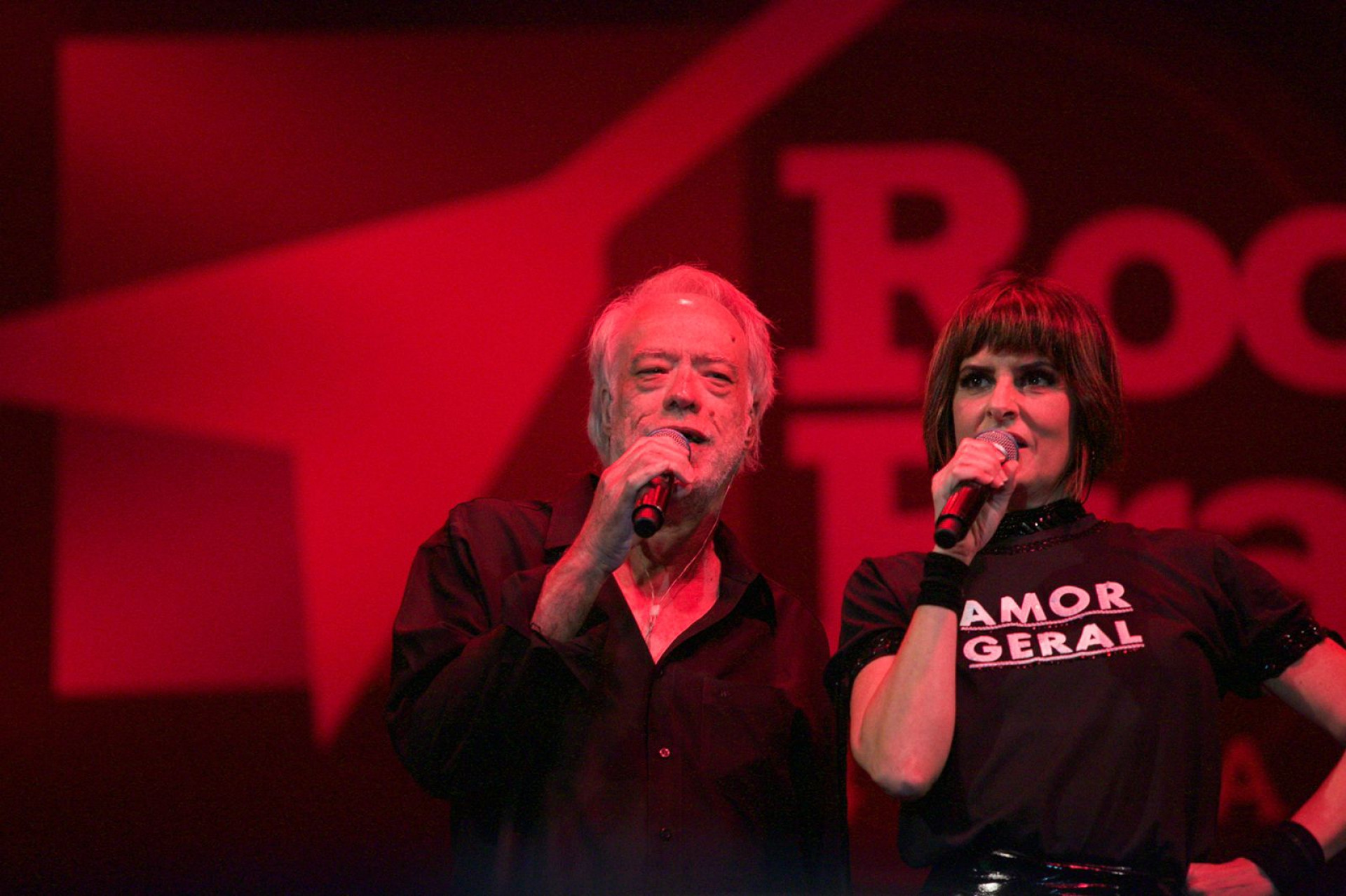 Fausto Fawcett e Fernanda Abreu durante show em Brasília, em 2022 - Divulgação / @jpsofranz