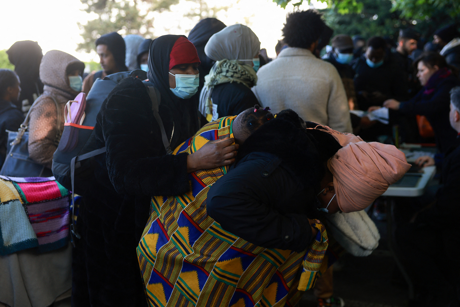 Quase 450 pessoas precisaram abandonar o prédio após cerco policial - Emmanuel Dunand / AFP