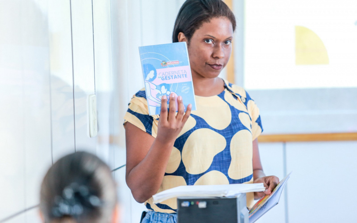 Raquel Silva, gerente da DAISMCA, destacou a importância da qualificação dos profissionais na rede de atenção à saúde