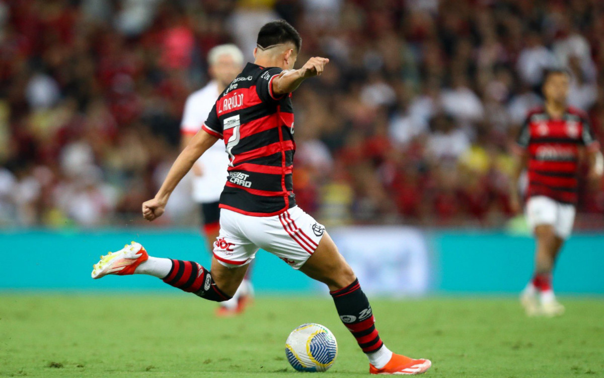 Luiz Araújo entrou no lugar de Everton Cebolina na vitória do Flamengo