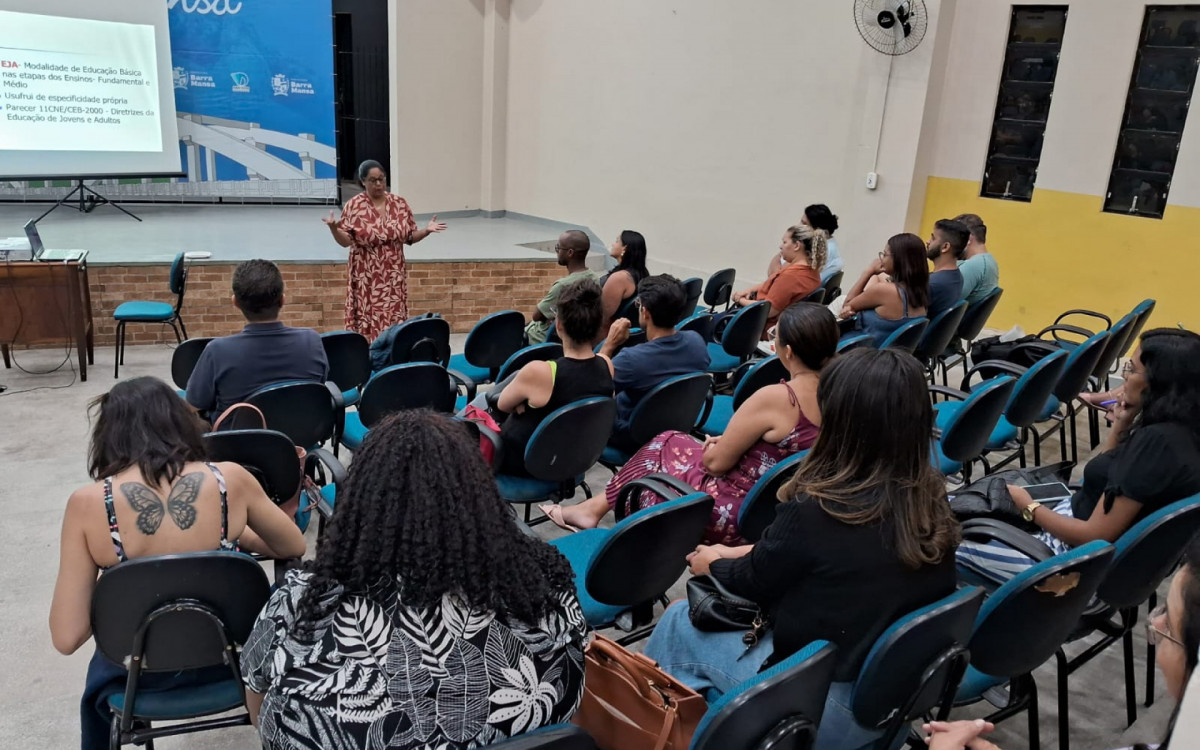 Município conta atualmente com três instituições que promovem o ensino para jovens e adultos