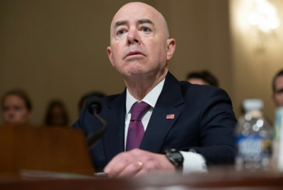 Governo dos EUA minimiza ameaça à segurança após avistamentos de drones