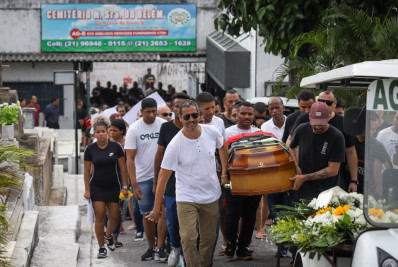 Família pede justiça por ex-militar que morreu afogado em rave