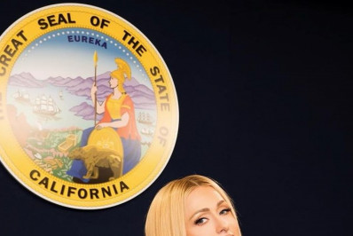 Paris Hilton relata as agressões sofridas na adolescência: 'abusos disfarçados de terapia'