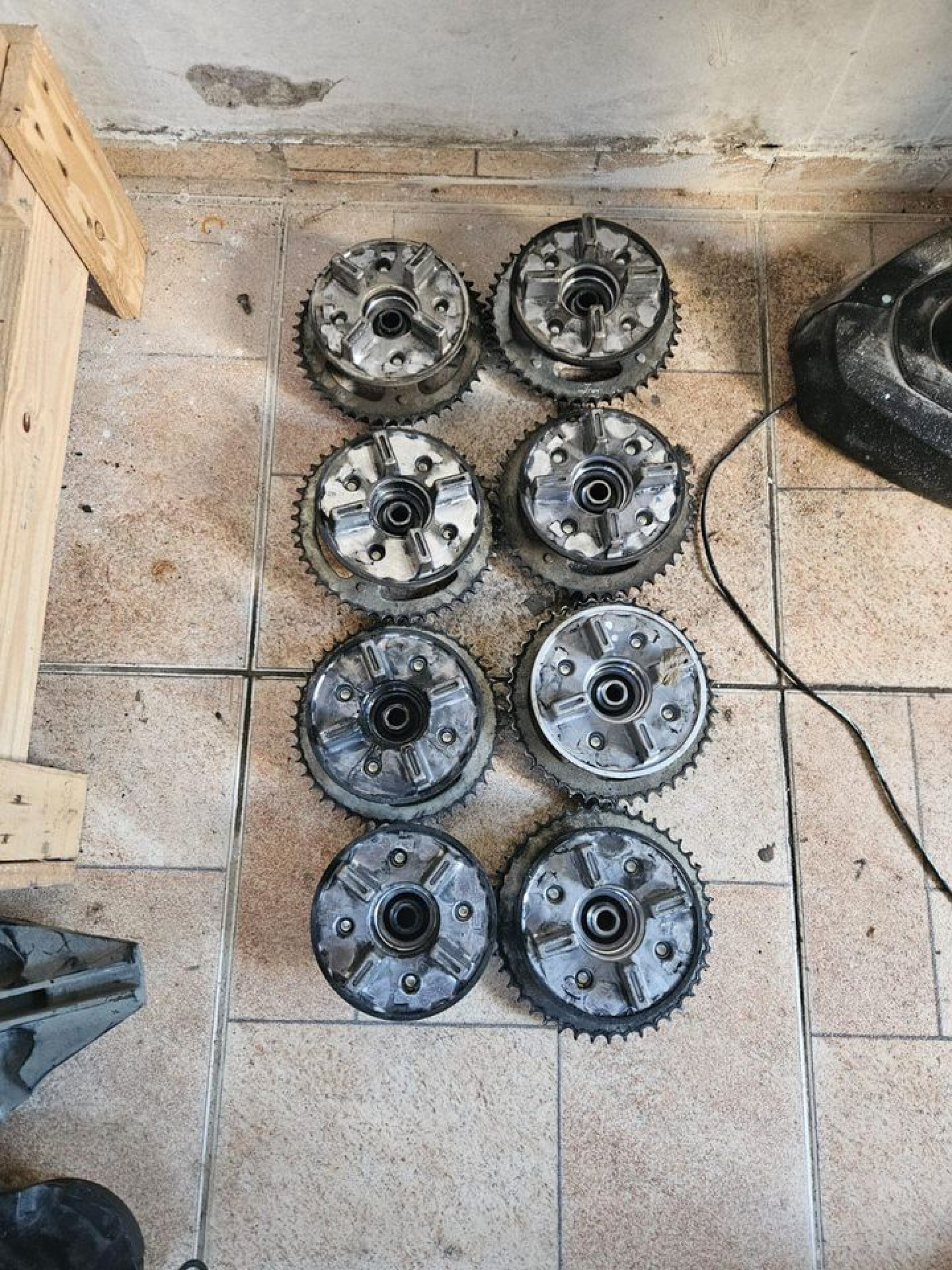 Foram encontradas pe&ccedil;as de v&aacute;rias motocicletas  - Divulga&ccedil;&atilde;o / Pmerj