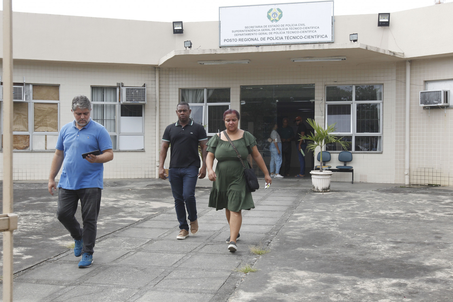 Familiares de Paulo Roberto Braga estiveram no IML de Campo Grande para libera&ccedil;&atilde;o do corpo - Reginaldo Pimenta/Ag&ecirc;ncia O Dia