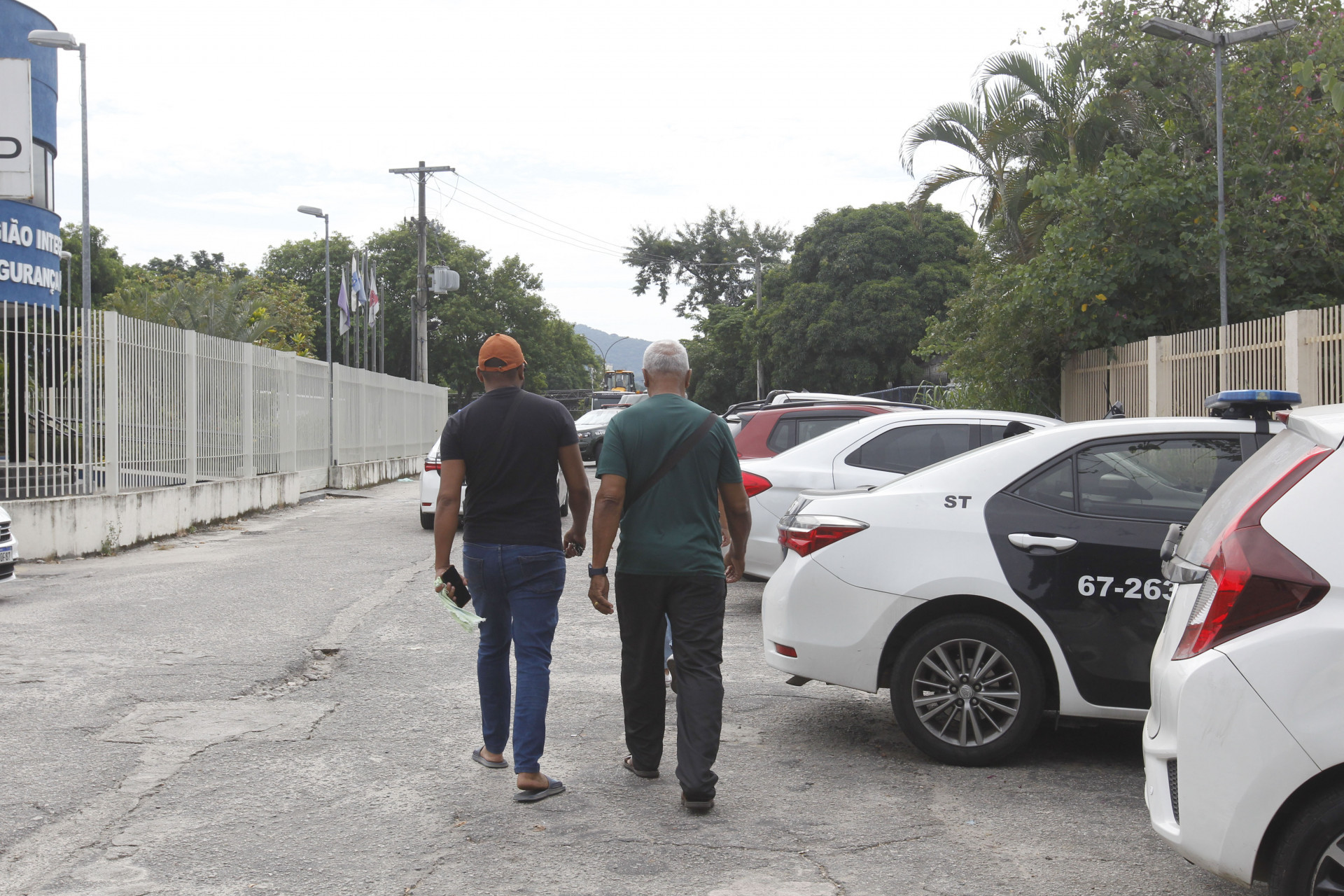 Familiares de Paulo Roberto Braga estiveram no IML de Campo Grande para libera&ccedil;&atilde;o do corpo - Reginaldo Pimenta/Ag&ecirc;ncia O Dia