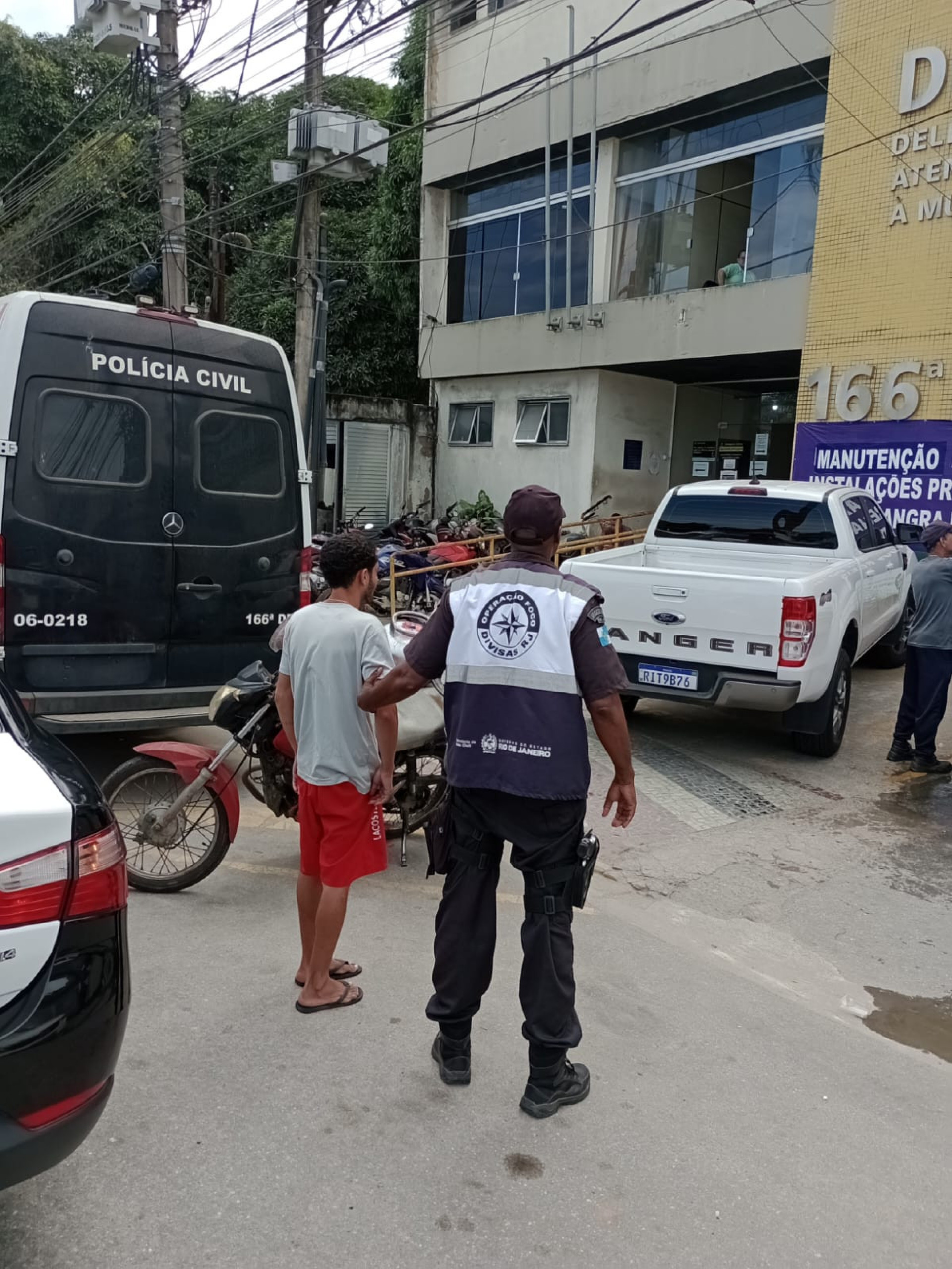 Na delegacia ele confessou que, hoje, atua como gerente em uma comunidade em Seropédica