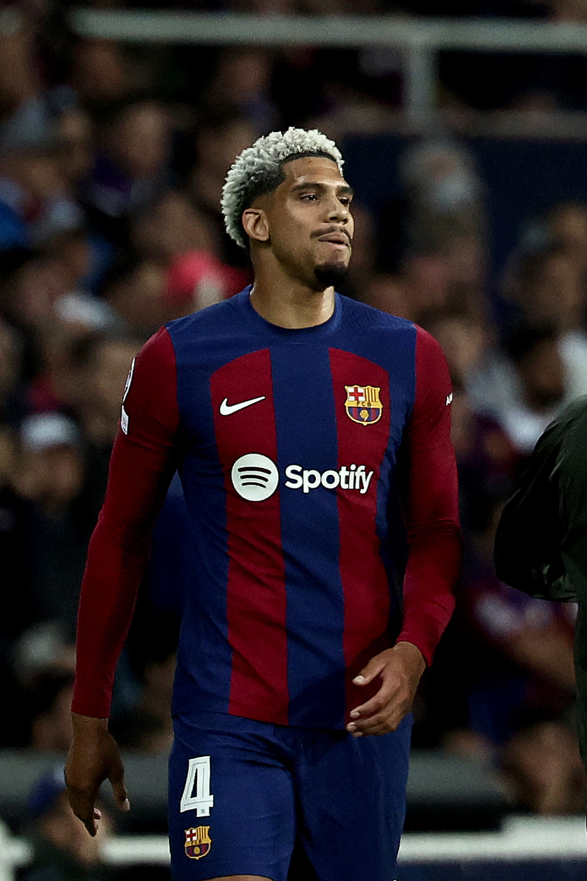 Ronald Araújo foi expulso da partida entre Barcelona e PSG