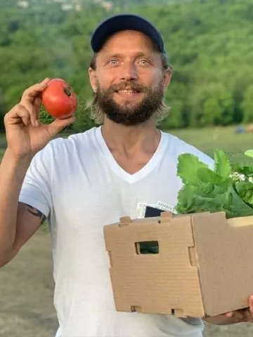 Influenciador russo confessa que matou filho ao tentar alimentá-lo de 'luz do sol'