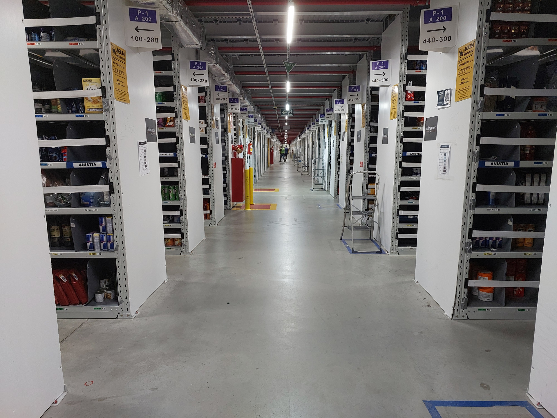 At&eacute; 10 milh&otilde;es de produtos podem ser armazenados no CD de S&atilde;o Jo&atilde;o de Meriti - Saulo Junior/Ag&ecirc;ncia O Dia