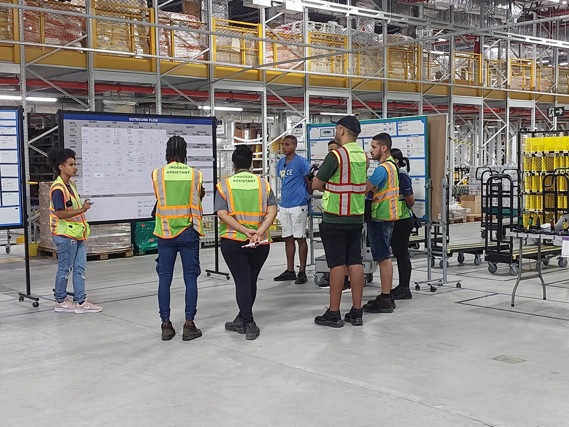 Funcionários durante treinamento - Saulo Junior/Agência O Dia