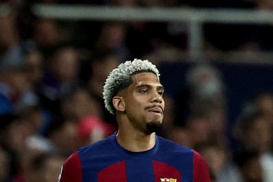 Zagueiro do Barcelona responde críticas de companheiro de time: 'Tenho códigos e valores'