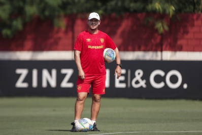 Diniz admite possibilidade de reposição a Nino e lamenta lesão de Marlon: 'Avião a jato'