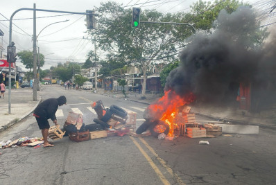 Grupo protesta contra operação realizada pela PM em comunidades da Zona Norte 