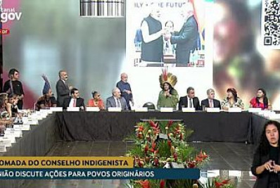 Em evento com Lula sobre indígenas, ministra mostra slide do petista com premiê da Índia