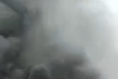 Incêndio atinge antigo colégio na Penha