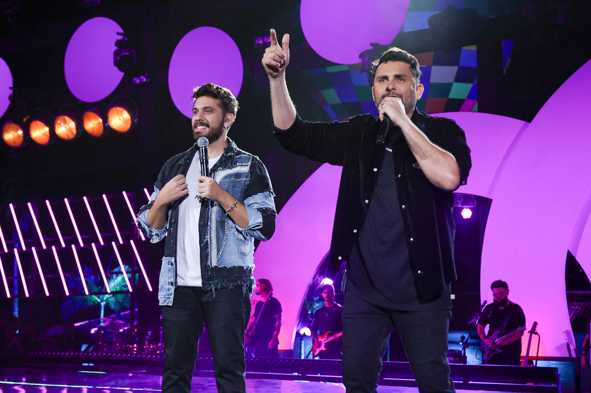 Gustavo Mioto e Mano Walter - Tomzé Fonseca/ Agnews