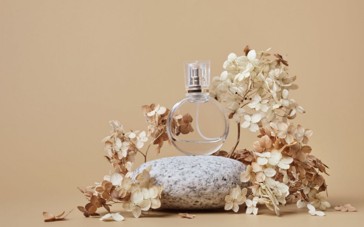 O outono, uma esta&ccedil;&atilde;o de transi&ccedil;&atilde;o, inspira fragr&acirc;ncias cativantes e requintadas (Imagem: colnihko | Shutterstock)