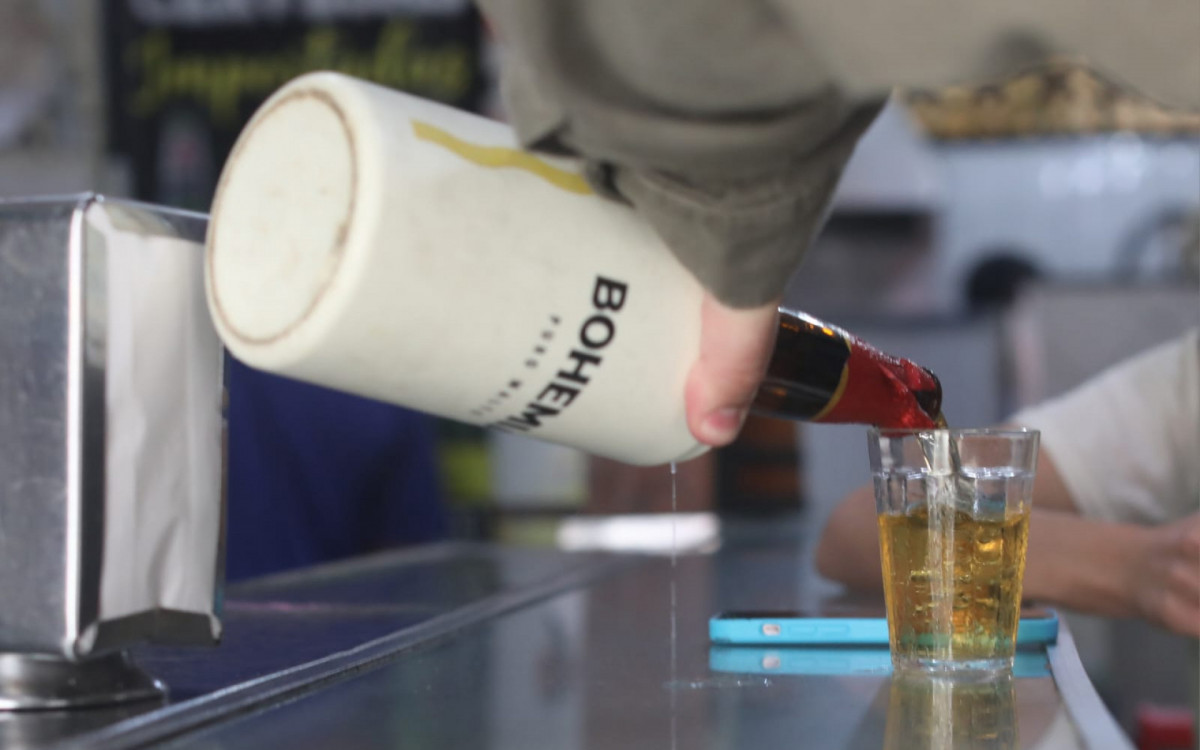 Cervejas de massa, em garrafas de 600 ml, são as mais encontradas nos bares - Pedro Ivo