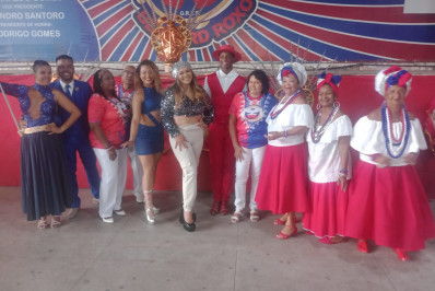 Nova rainha de bateria, Darlin Ferrattry visita quadra da Inocentes de Belford Roxo