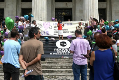 Professores da UFRJ pressionam Governo Federal com ato no Ministério da Fazenda; UFF entra em greve