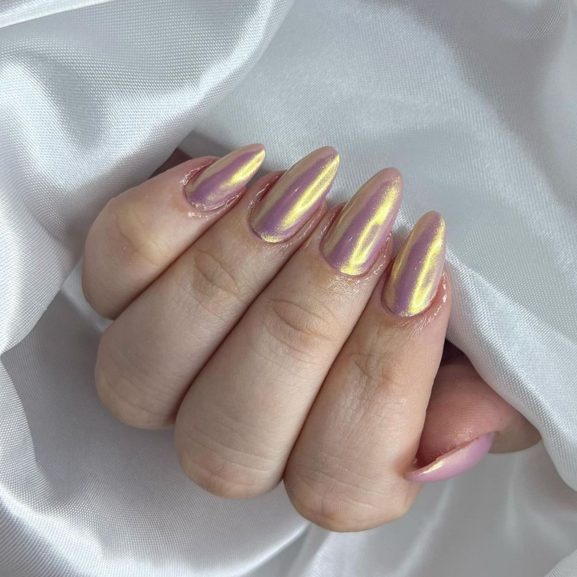 Cores de esmaltes e estilos de unhas que são a tendência deste outono