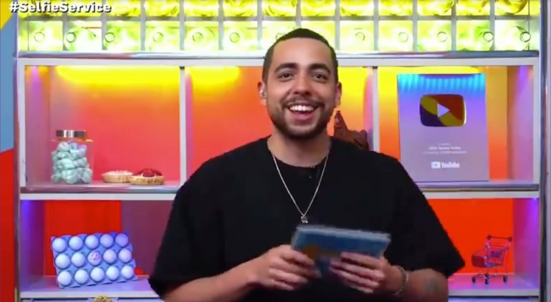 Rodrigo Carelli fala sobre Beatriz, do BBB 24, durante 'Selfie Service', comandado por Lucas Selfie - Reprodução