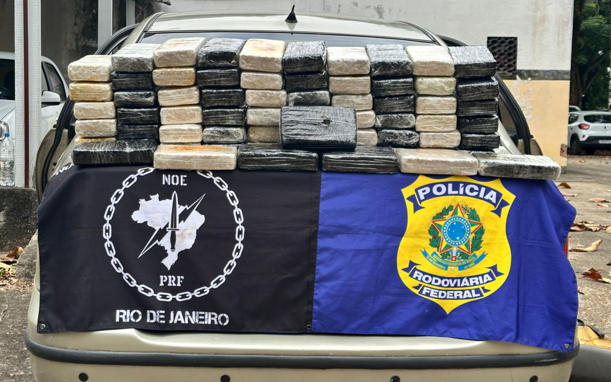 Quase 70 kg de pasta base de cocaína estavam escondidos em carro abordado no Arco Metropolitano - Divulgação / PRF