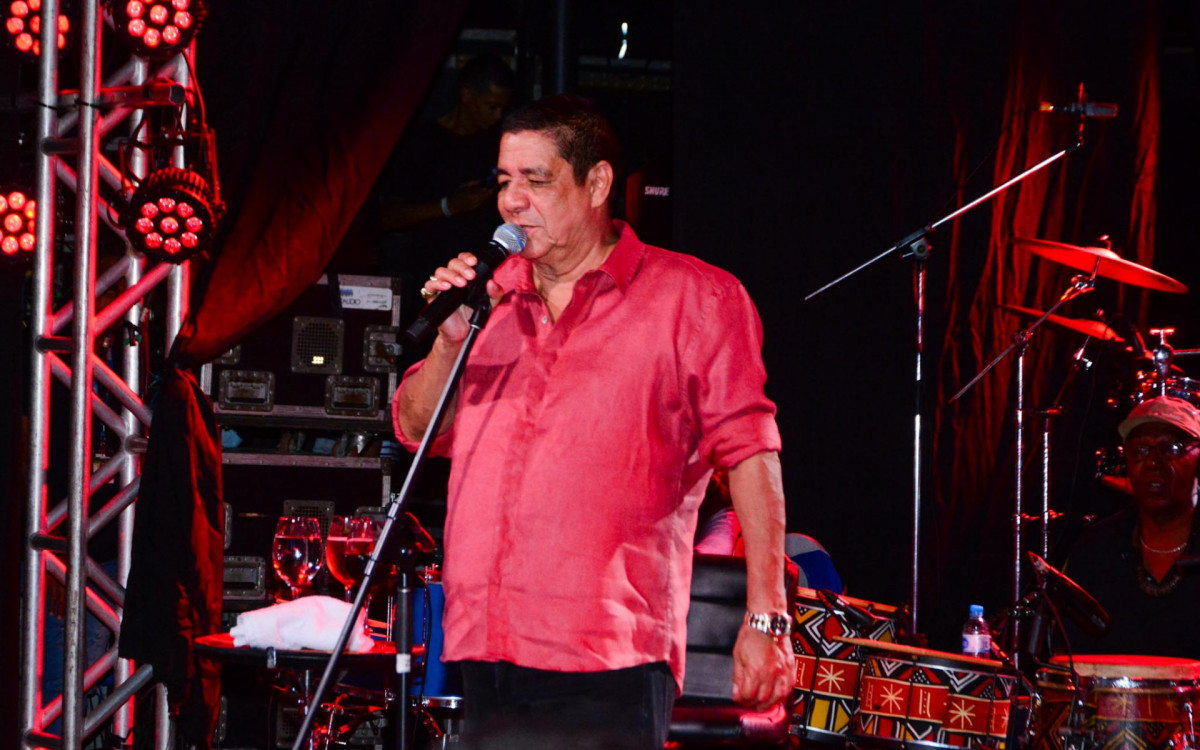 Zeca Pagodinho em apresentação no Morro da Urca, no Rio