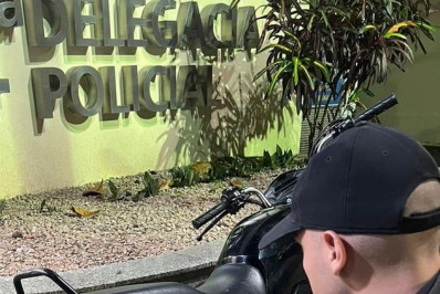 PM prende dois suspeitos com motocicleta roubada em Belford Roxo