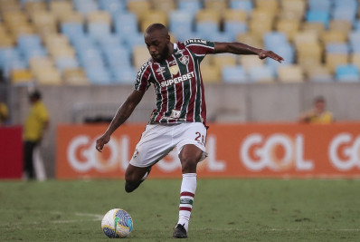 Manoel diz que não houve pênalti em lance com Vegetti: 'Braço estava colado'