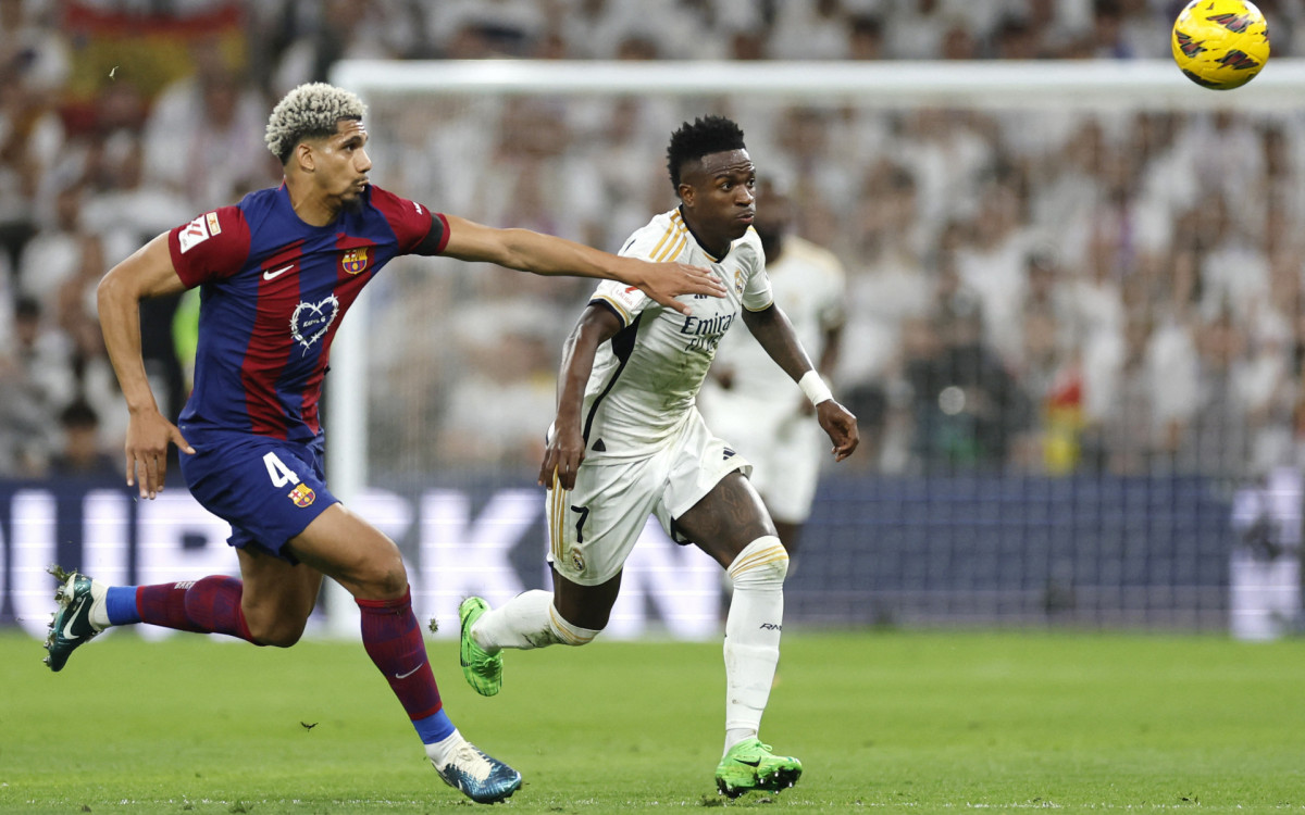 Lance do clássico entre Real Madrid e Barcelona