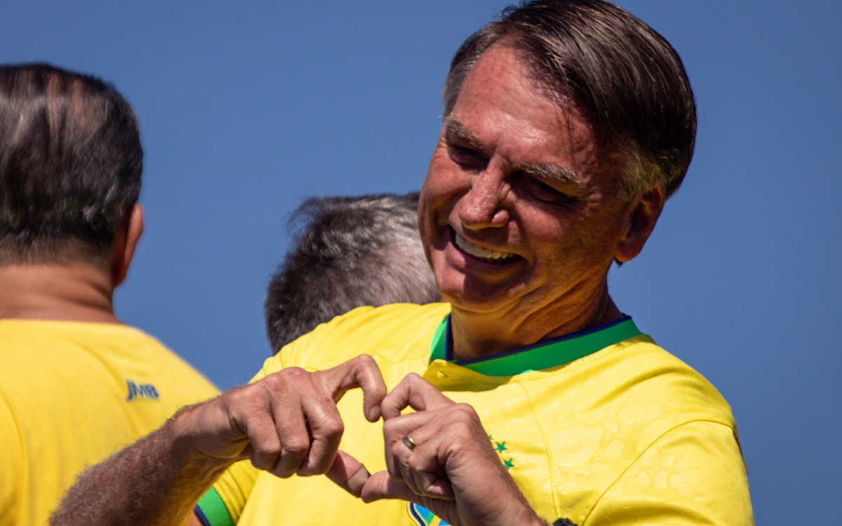 Bolsonaro pede palmas pra Musk 