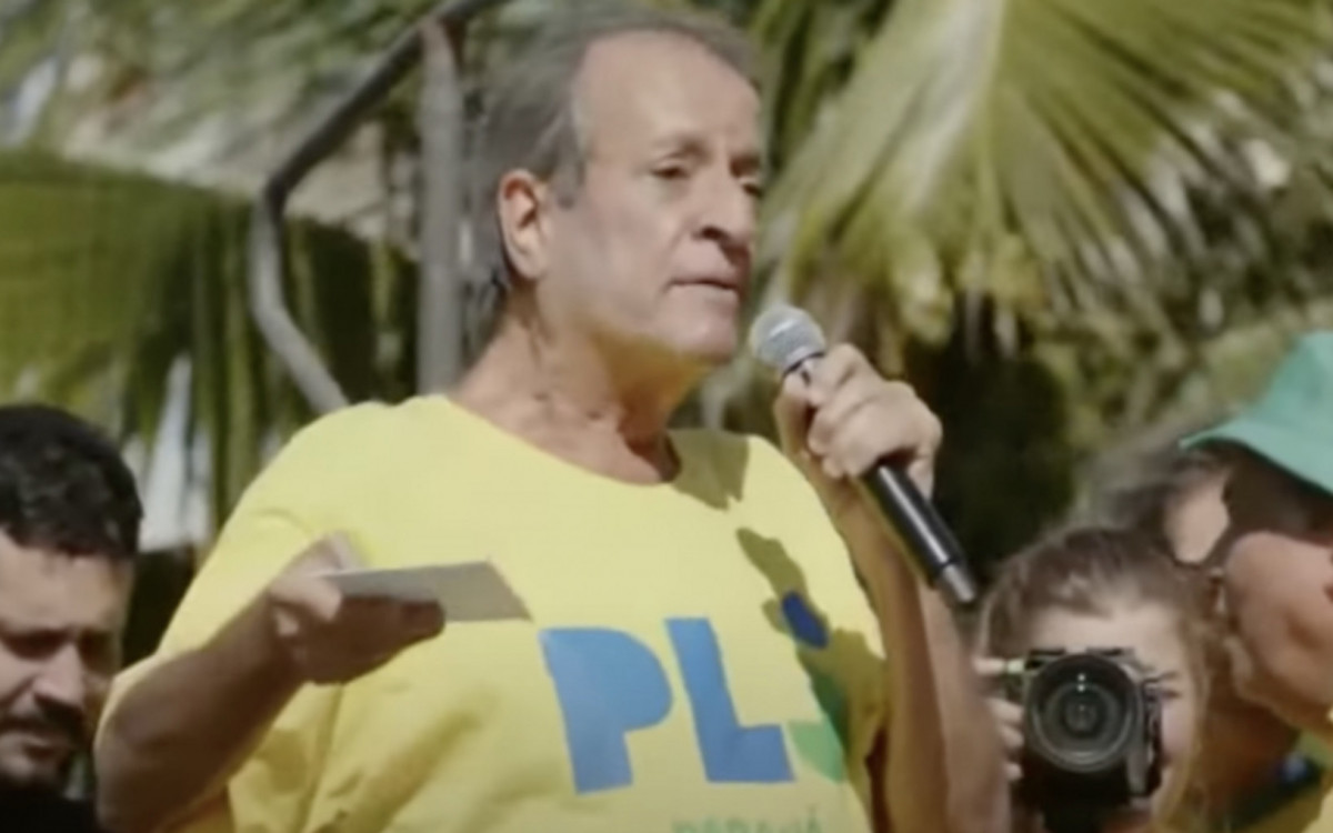 Valdemar da Costa Neto durante ato pró-Bolsonaro em Copacabana neste domingo (21)