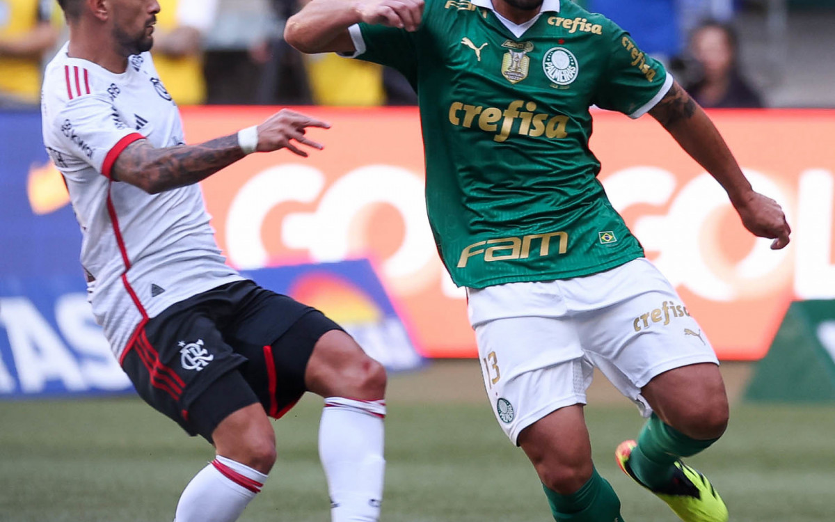 Arrascaeta disputa a bola com Luan em Palmeiras x Flamengo, no Allianz Parque - Cesar Greco/Palmeiras
