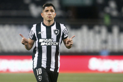 Savarino comemora golaço em vitória do Botafogo: 'Para pegar muita confiança'