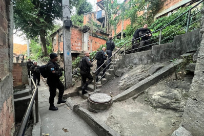 Intenso tiroteio assusta moradores do Morro dos Macacos e PM reforça policiamento